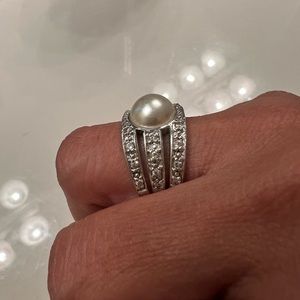 Elegant Silver Pearl Ring